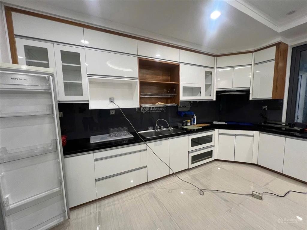 Nhà phố full nội thất khu him lam quận 7, hầm 3 lầu, thang máy, 5pn 70 triệu/tháng