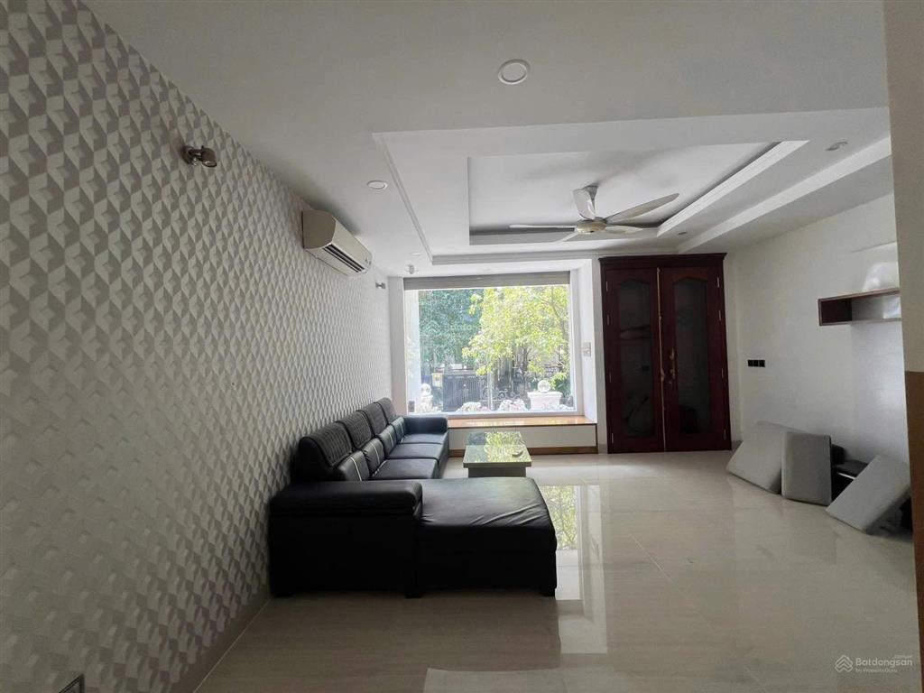Nhà phố full nội thất khu him lam quận 7, hầm 3 lầu, thang máy, 5pn 70 triệu/tháng