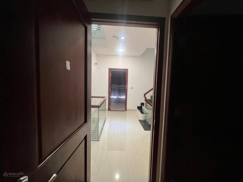 Nhà phố full nội thất khu him lam quận 7, hầm 3 lầu, thang máy, 5pn 70 triệu/tháng