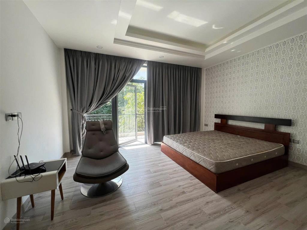 Nhà phố full nội thất khu him lam quận 7, hầm 3 lầu, thang máy, 5pn 70 triệu/tháng