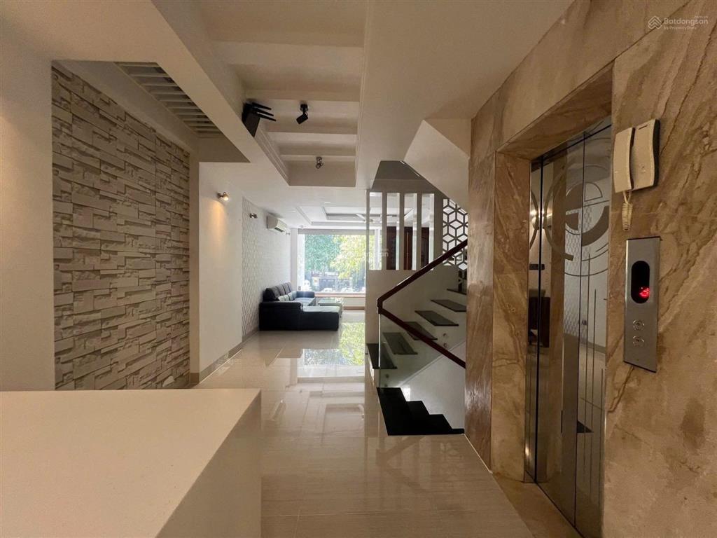 Nhà phố full nội thất khu him lam quận 7, hầm 3 lầu, thang máy, 5pn 70 triệu/tháng