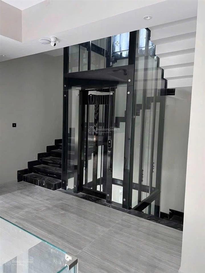Biệt thự tứ lập góc phú mỹ hưng, 315m, hồ bơi riêng, gara 3 ô tô, thang máy 8.000 usd/tháng