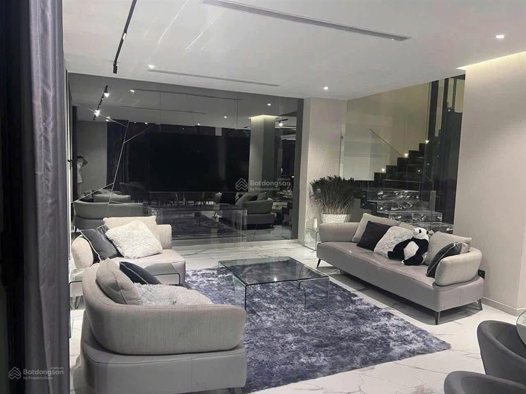 Biệt thự tứ lập góc phú mỹ hưng, 315m, hồ bơi riêng, gara 3 ô tô, thang máy 8.000 usd/tháng