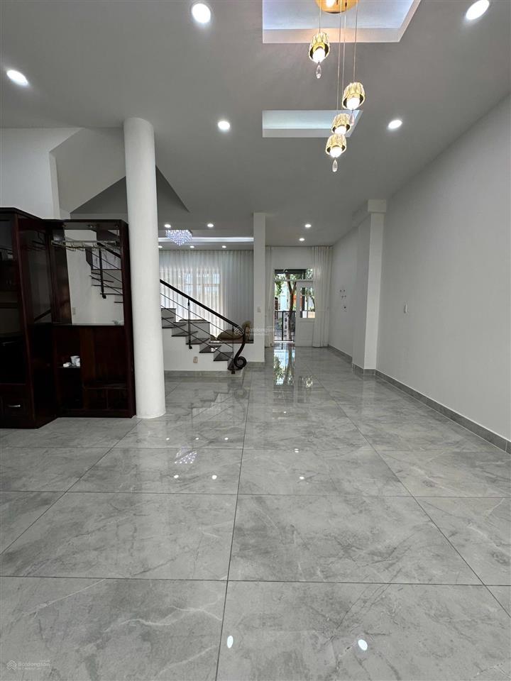 Cho thuê biệt thự phú mỹ hưng, 7x18m, 3pn, full nội thất, giá 60 triệu/tháng