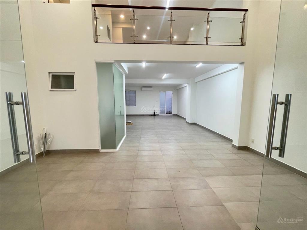 Nhà phố hưng gia 3 phú mỹ hưng, dt 6x18m, giá 2.200 usd/tháng, bao thuế
