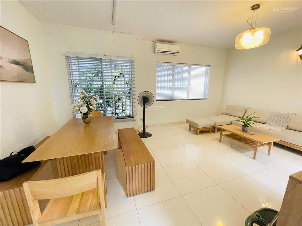 Nhà phố hưng gia 3 phú mỹ hưng, dt 6x18m, giá 2.200 usd/tháng, bao thuế