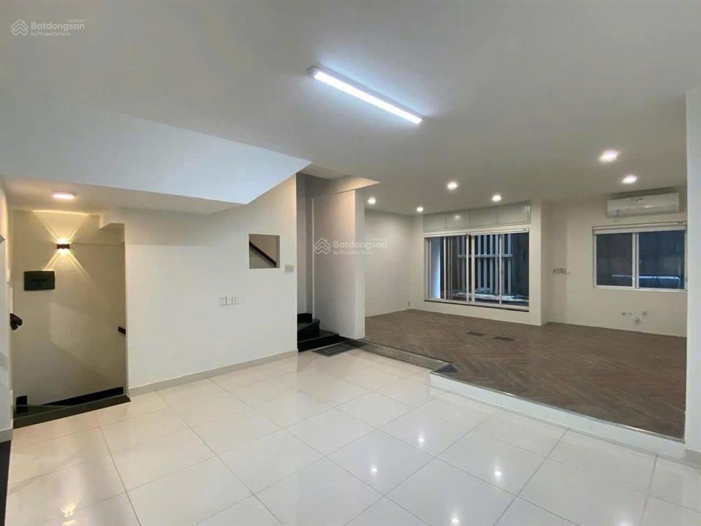 Nhà phố hưng gia 3 phú mỹ hưng, dt 6x18m, giá 2.200 usd/tháng, bao thuế