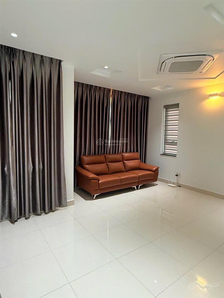 Biệt thự ven sông quận 7, dt 300m, 5pn, 5wc, giá 45 triệu/tháng
