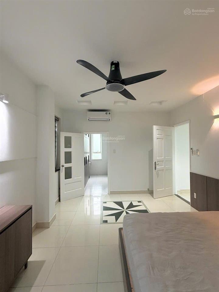 Biệt thự ven sông quận 7, dt 300m, 5pn, 5wc, giá 45 triệu/tháng