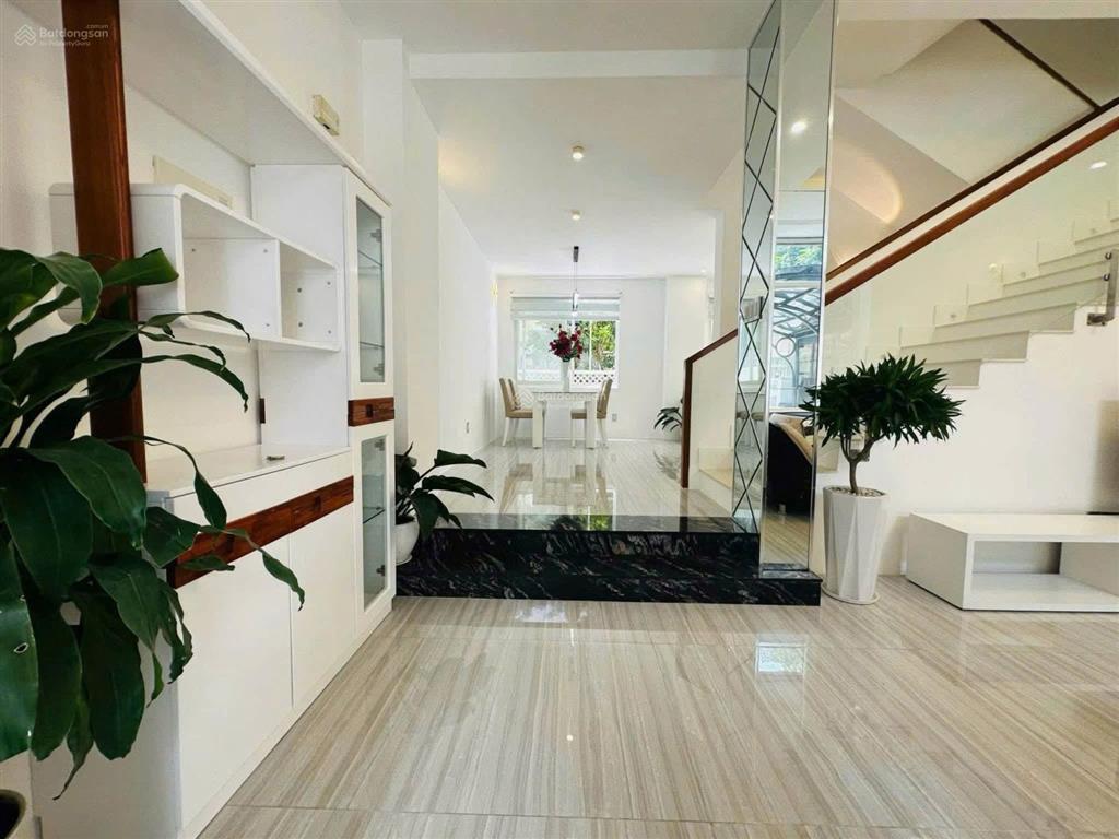 Cho thuê biệt thự phú mỹ hưng, 122,5m, full nội thất, 3pn, giá 45 triệu/tháng