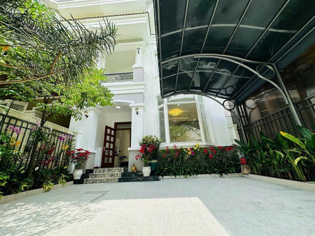 Cho thuê biệt thự phú mỹ hưng, 122,5m, full nội thất, 3pn, giá 45 triệu/tháng