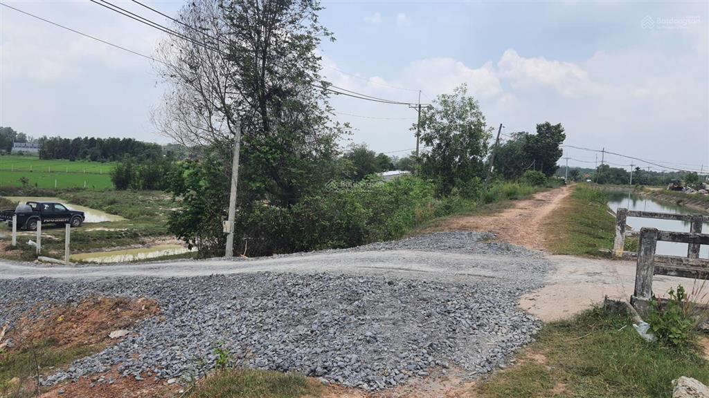 1.655m2 có 48m2 thổ cư, kênh lớn, xã trung lập hạ phù hợp xây nhà vườn