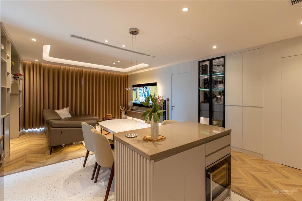 Căn hộ với nội thất hiện đại  3pn full  tại sky 89 quận 7 chủ gửi cho thuê