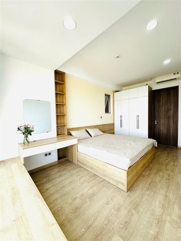 Căn hộ 2pn view biệt thự thoáng full nt đang trống, lầu trung