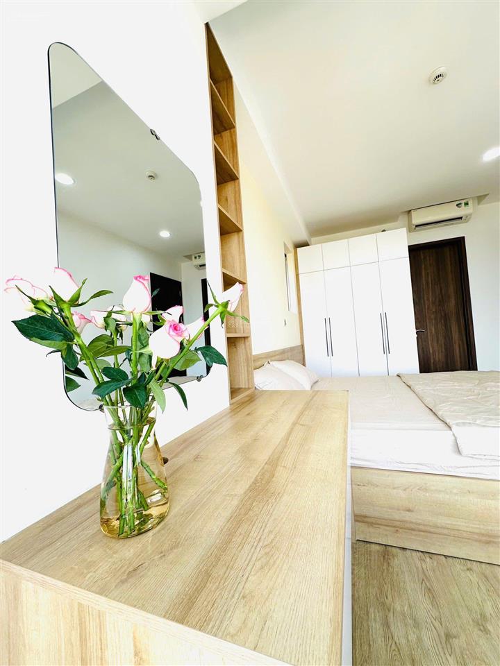 Căn hộ 2pn view biệt thự thoáng full nt đang trống, lầu trung