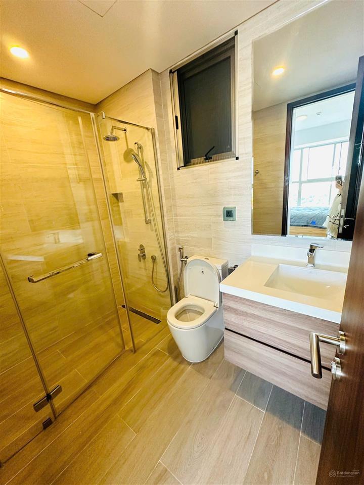 Nổi bật cho thuê 2pn 2wc full nt view biệt thự đang trống tầng trung thoáng mát sạch sẽ