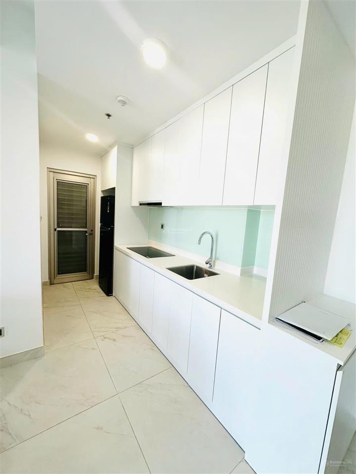 Nổi bật cho thuê 2pn 2wc full nt view biệt thự đang trống tầng trung thoáng mát sạch sẽ