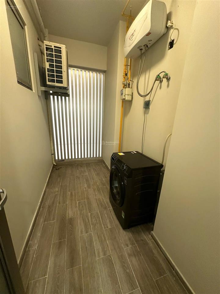 Nổi bật cho thuê 2pn 2wc full nt view biệt thự đang trống tầng trung thoáng mát sạch sẽ
