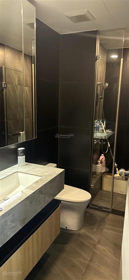 Căn hộ 2pn2wc view sân bóng 89m² lầu cao chủ gửi cho thuê tại sky 89  quận 7