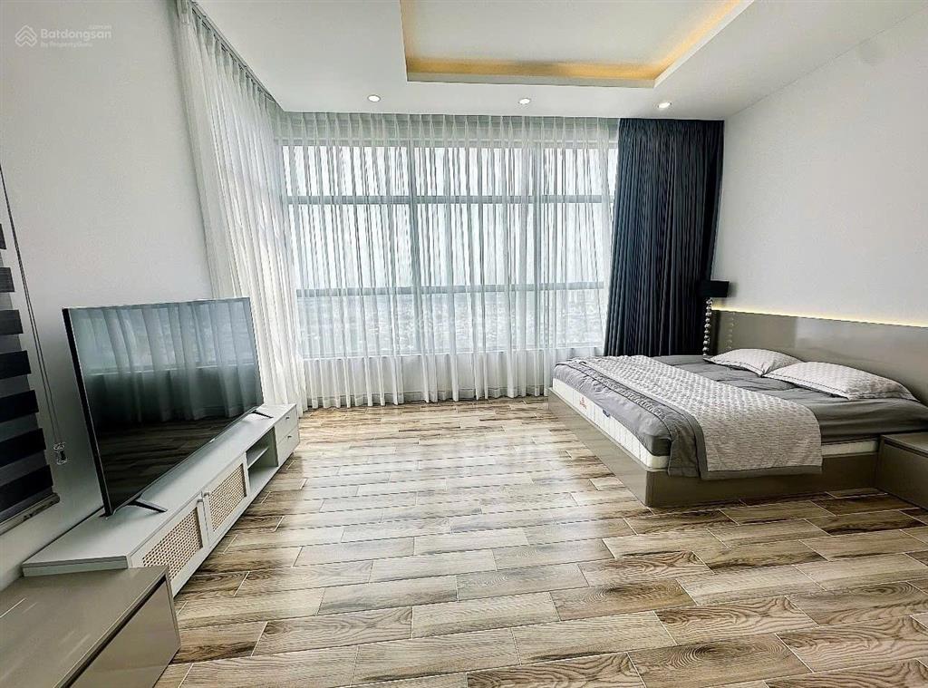 Căn hộ penthouse river panorama chủ gửi cho thuê, 5pn, 3wc, diện tích lớn 209m2
