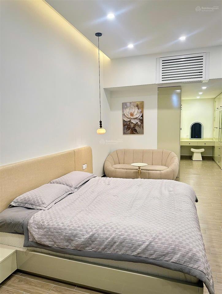 Căn hộ penthouse river panorama chủ gửi cho thuê, 5pn, 3wc, diện tích lớn 209m2