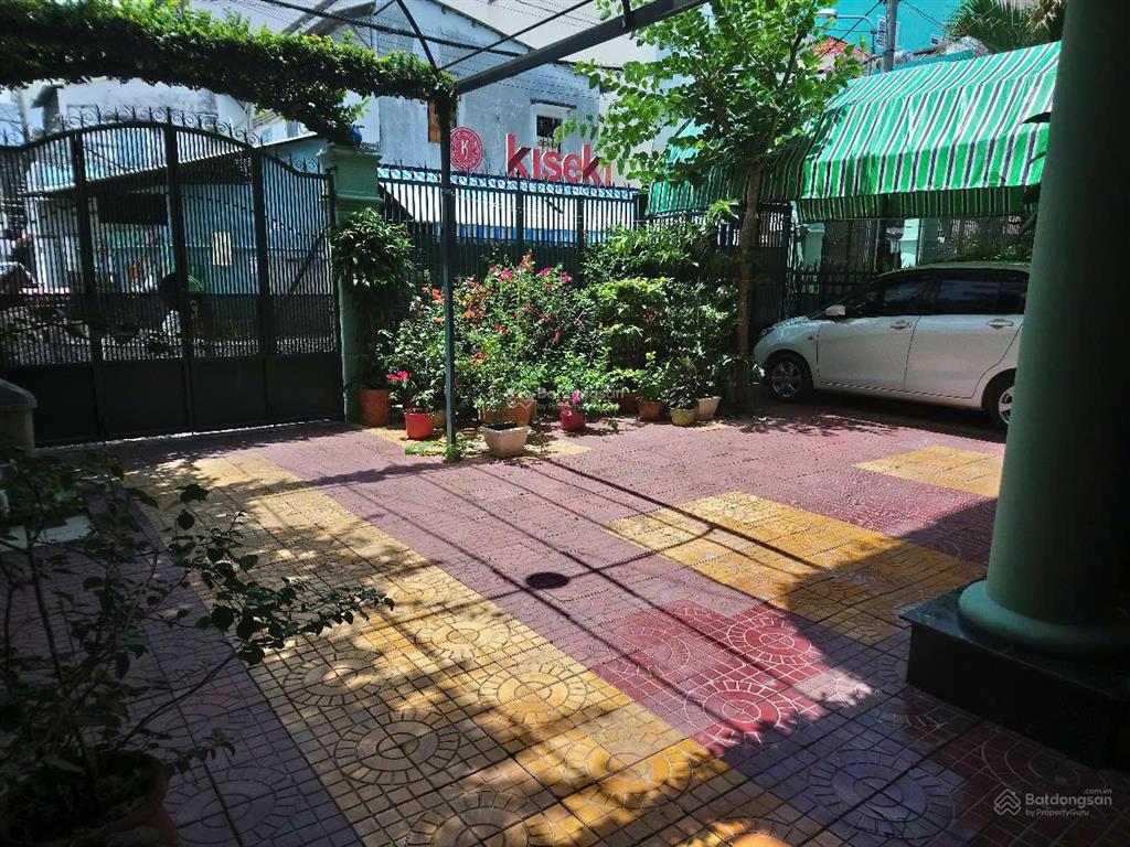 Hiếm! nhà 3 tầng 9pn, ngang 9,8m, sân đậu 3 ô tô, trung tâm cần thơ, cạnh công viên lưu hữu phước
