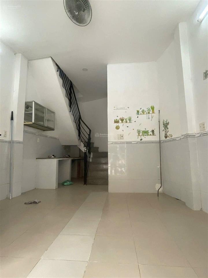 Nhà cho thuê nguyên căn đường số q4 4x5 trệt 2lầu + 2pn & 2wc ~ ôtô đỗ cửa sát mặt tiền hoàng diệu