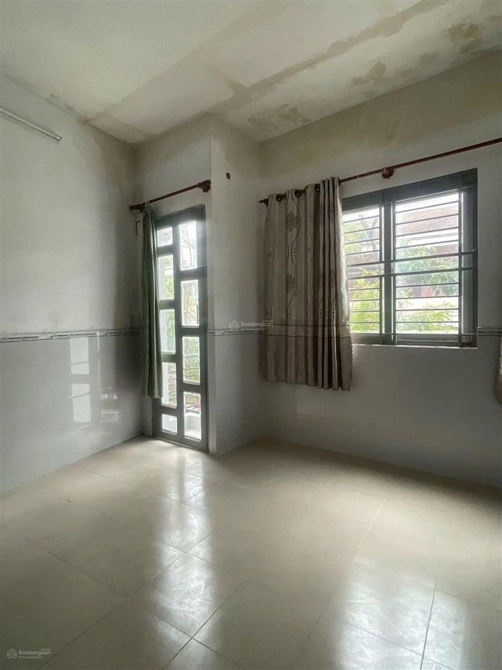 Nhà cho thuê nguyên căn đường số q4 4x5 trệt 2lầu + 2pn & 2wc ~ ôtô đỗ cửa sát mặt tiền hoàng diệu