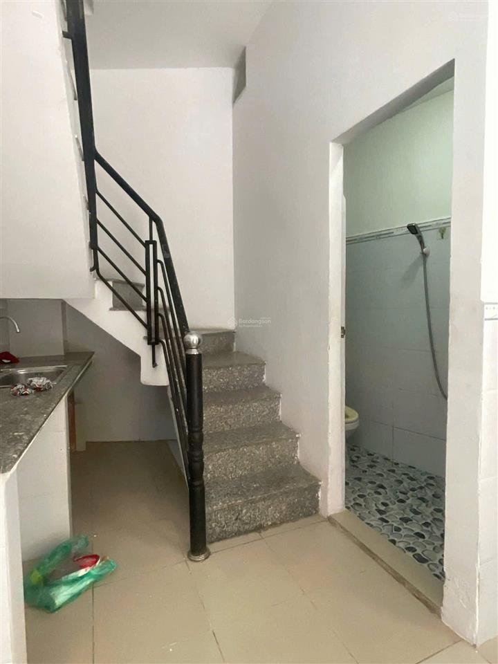 Nhà cho thuê nguyên căn đường số q4 4x5 trệt 2lầu + 2pn & 2wc ~ ôtô đỗ cửa sát mặt tiền hoàng diệu