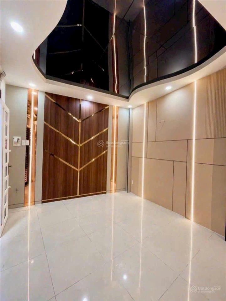 Hàng ốp hiếm có q4  nhà 4 tầng ngang 6.9m  dài 3.3 cách mặt tiền 30m  giá chỉ 4 tỷ 50 tl