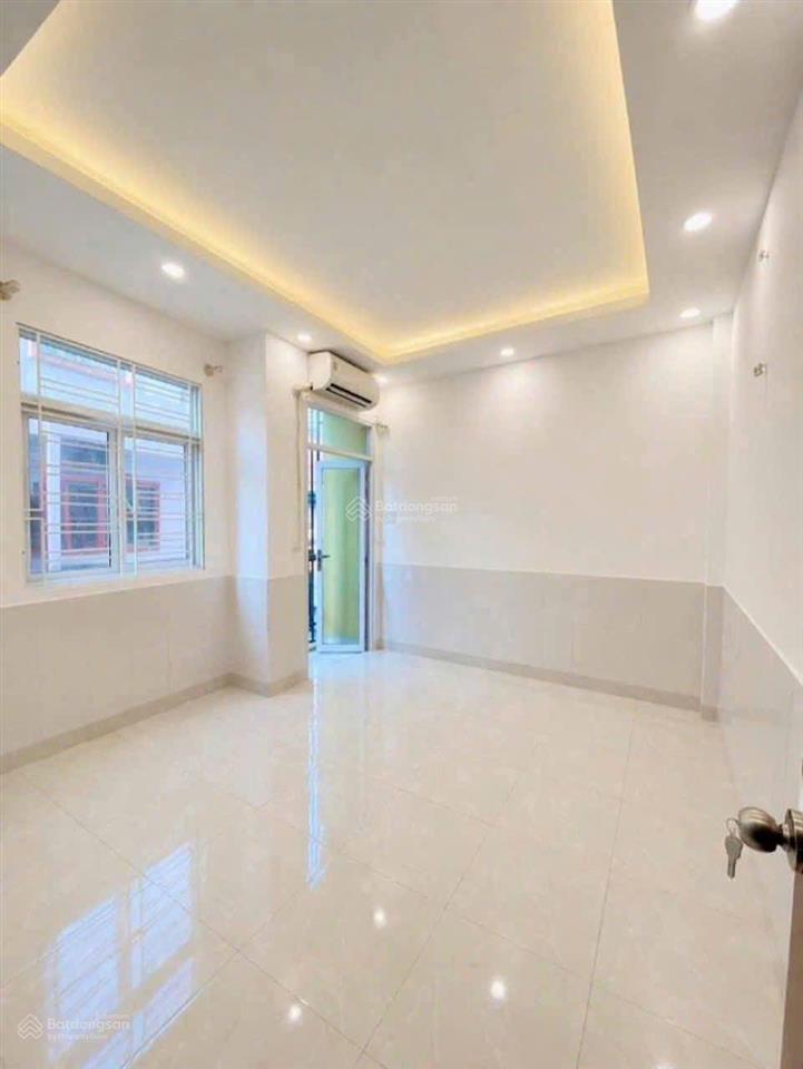 Hàng ốp hiếm có q4  nhà 4 tầng ngang 6.9m  dài 3.3 cách mặt tiền 30m  giá chỉ 4 tỷ 50 tl