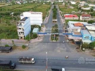 Cần tiền nên bán gấp lô đất mt ql50 kdc phước đông sát bên khách sạn vàm cỏ