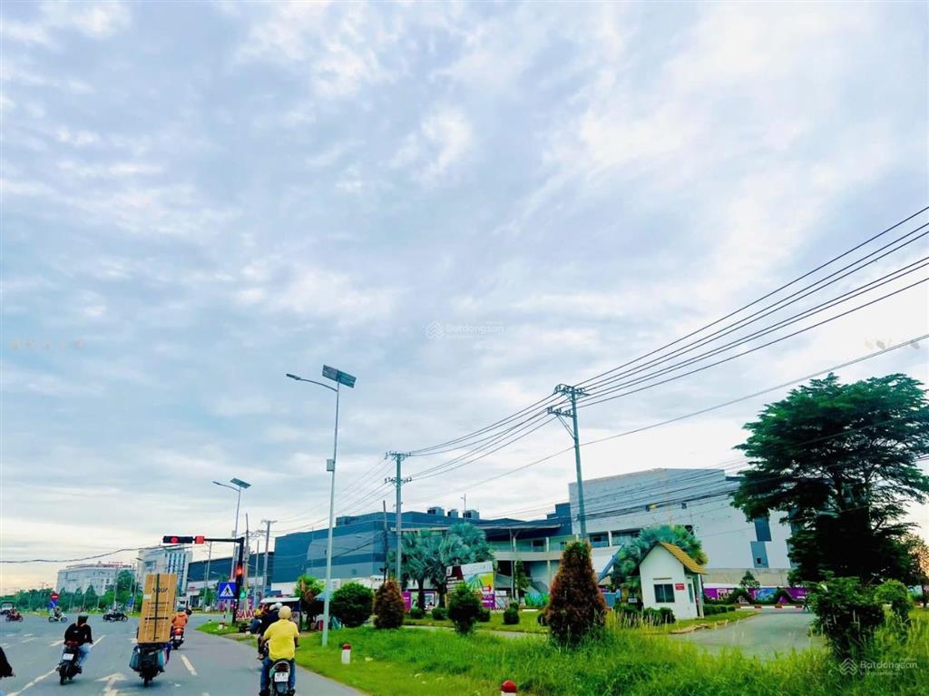 Chủ cần bán gấp lô đất tp.tân an (gần aeon)