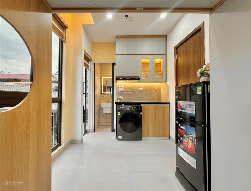 Cực hời, tòa chdv xuân thủy 65m2*8 tầng*12pkk, 30m ra phố, pccc  gpkd chuẩn, dt 65tr/tháng.