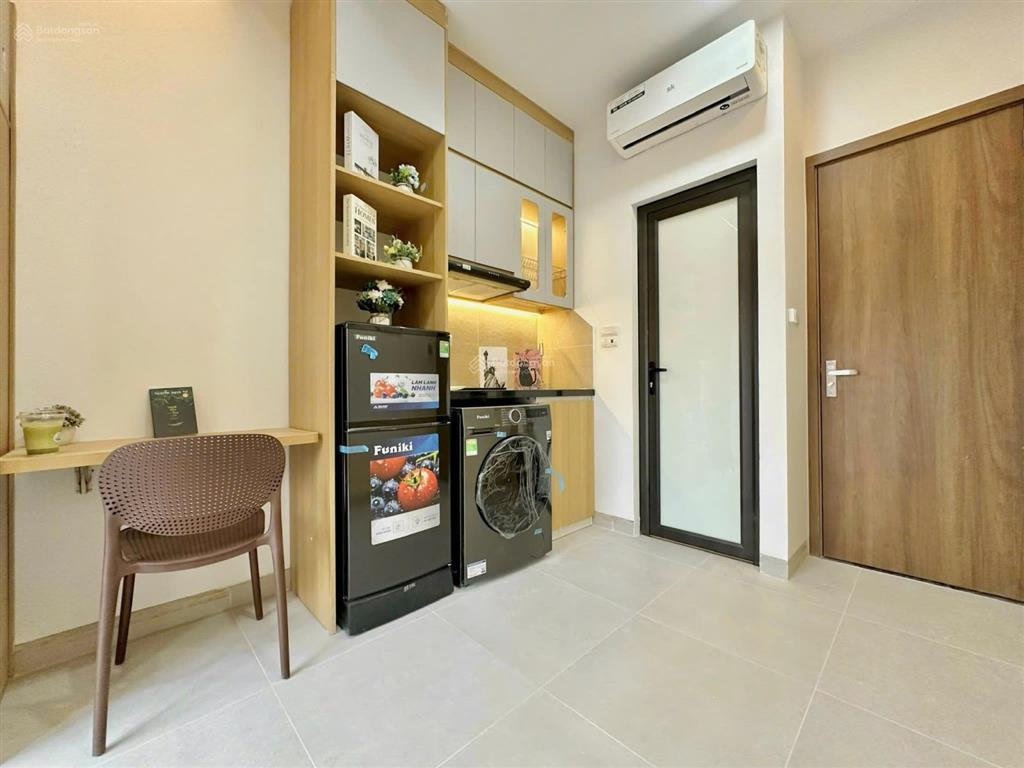 Cực hời, tòa chdv xuân thủy 65m2*8 tầng*12pkk, 30m ra phố, pccc  gpkd chuẩn, dt 65tr/tháng.