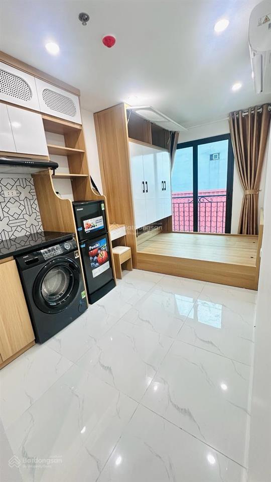 Bán gấp! toà chdv tt cầu giấy 63m*5t*10pkk, dt 55 triệu/tháng, 30m ra oto tránh, 2 thoáng, pccc đạt