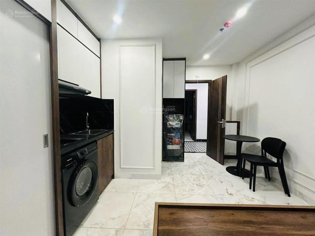 Tòa chdv 7 tầng cầu giấy, dòng tiền 850triệu/năm, 12 phòng khép kín, thang máy, pccc, sổ đỏ nở hậu