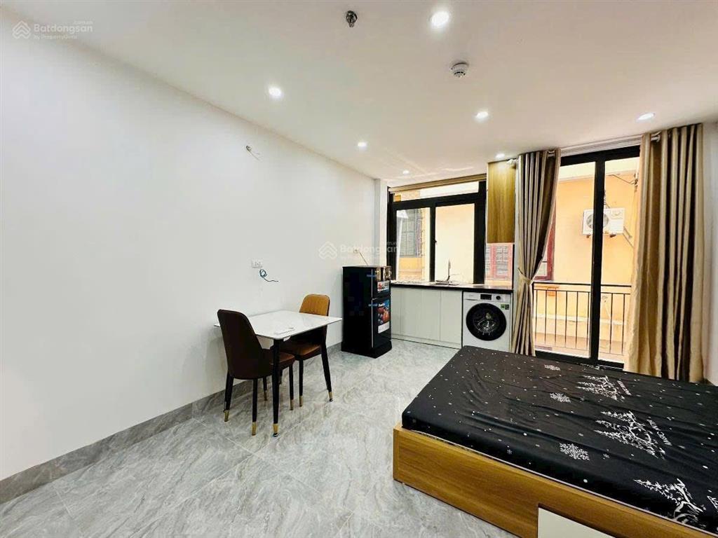 Hàng hiếm! toà chdv 7 tầng, 12pkk phố nguyễn văn huyên, dt 850tr/năm, thang máy, pccc chuẩn