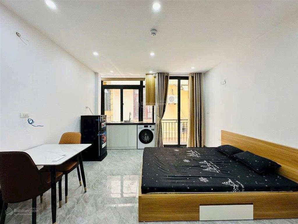 Hàng hiếm! toà chdv 7 tầng, 12pkk phố nguyễn văn huyên, dt 850tr/năm, thang máy, pccc chuẩn