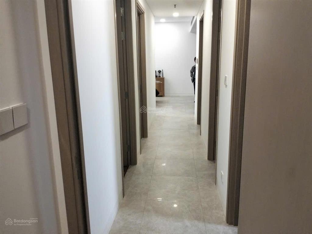 Cho thuê the river 3pn nội thất cơ bản 50 triệu net, 127m2, có thang máy riêng, view nội khu