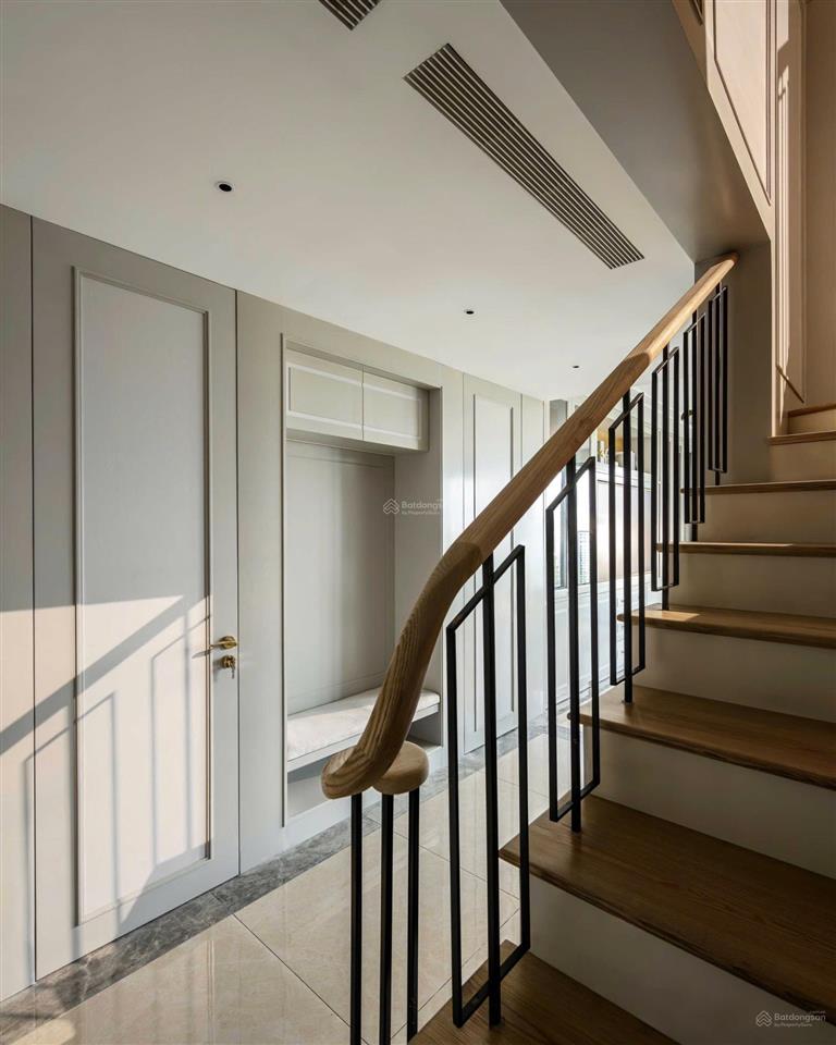 Cho thuê penthouse tại the crest metropole  duplex 3pn, full nội thất cao cấp 130 triệu, view xịn