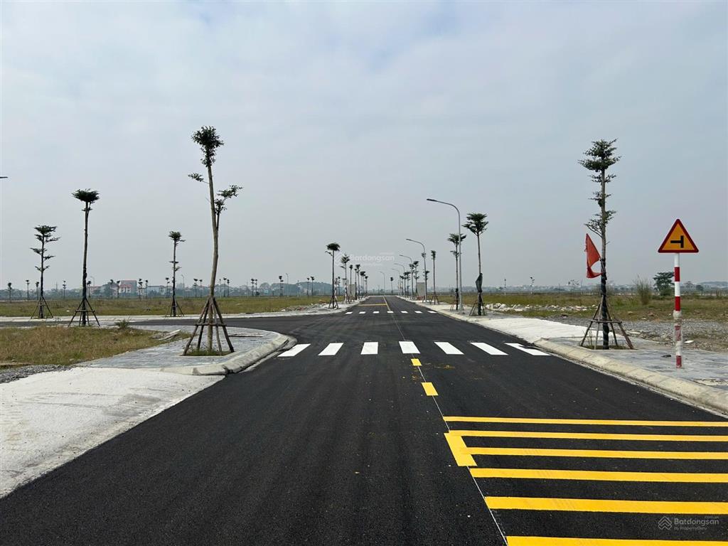 Chính chủ bán lô nhà xưởng 1900m2, nhận mặt bằng luôn.