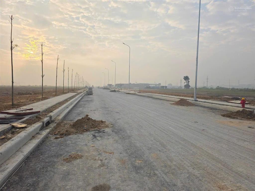 Chính chủ bán lô xưởng 2100m2 giá gốc 5,4tr/m2. vị trí đẹp,trục đường to 31m