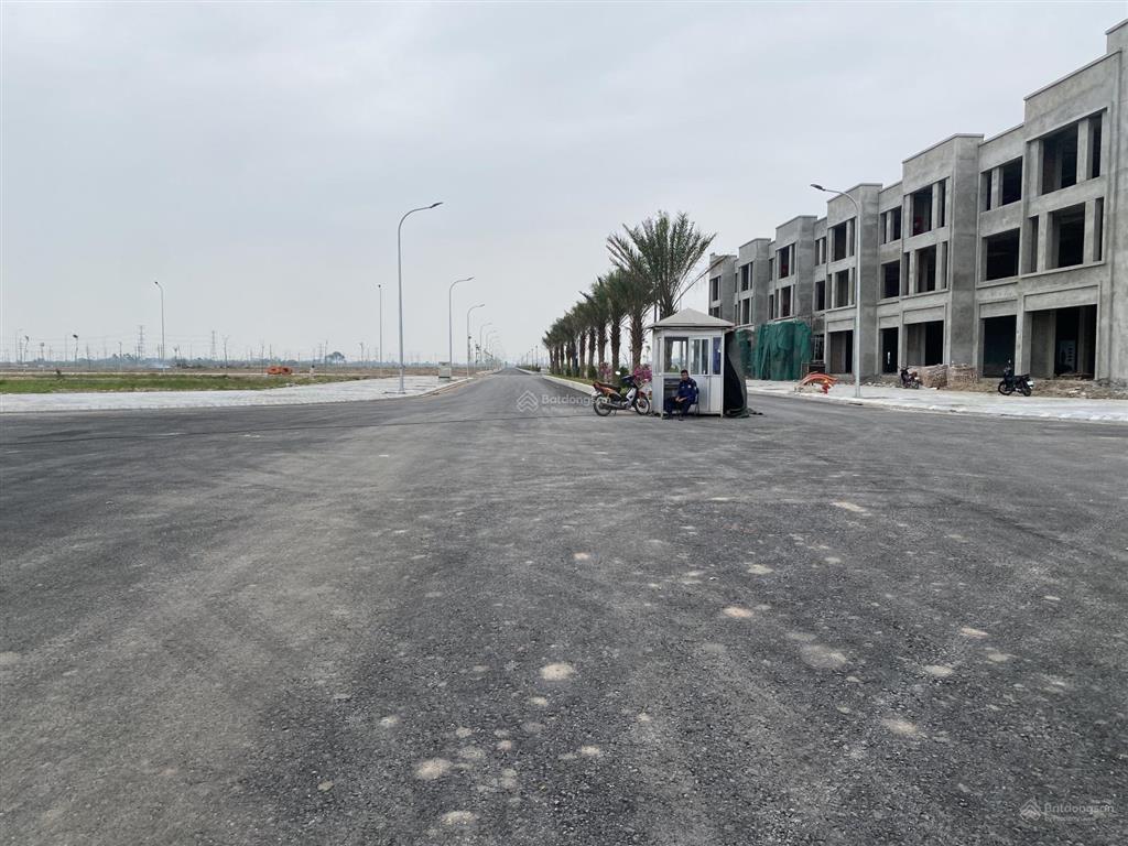 Chính chủ bán lô nhà xưởng 2169,12m2, giá gốc 7,7tr/m2. giá bán nhỉnh 9tr/m2. vị trí đẹp.