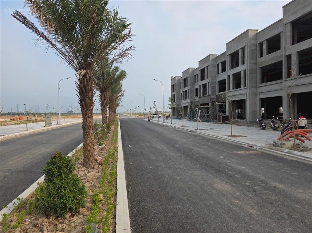 Bán kho, nhà xưởng tại cụm công nghiệp kim bài, 5,4 triệu / m2, 2700 m2, đẹp, nhiều tiện ích