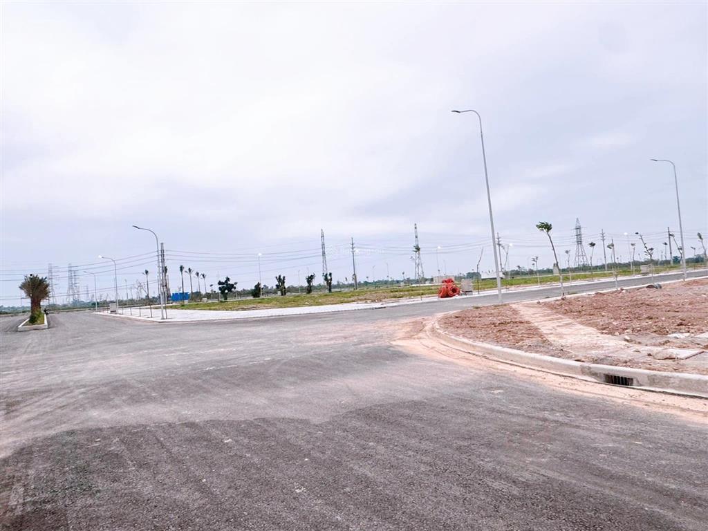 Chính chủ bán lô 2600m2 tại cụm telin kim bài, vị trí cực đẹp,trục đường 31m. giá gốc 5,8tr/m2