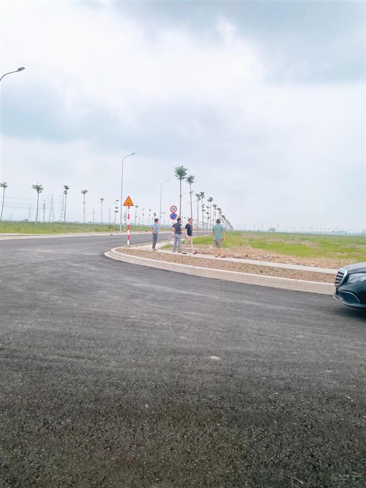 Chính chủ bán lô nhà xưởng 2000m2, giá gốc 5,9tr/m2, vị trí đẹp, giá bán 8, xtr/m2