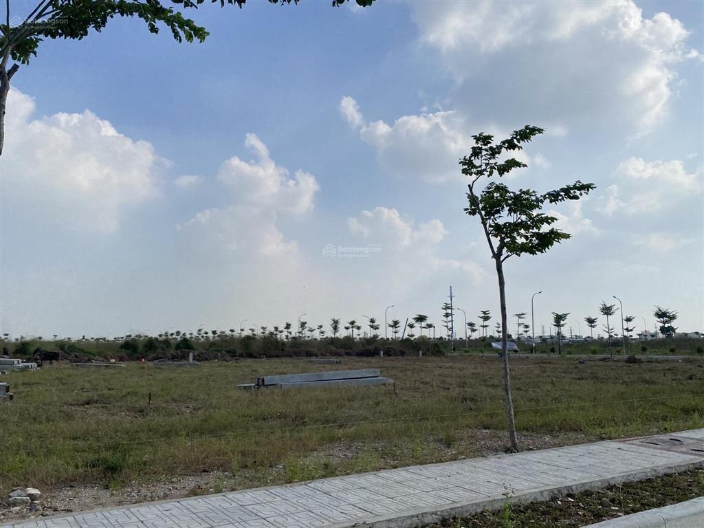 Chính chủ bán lô nhà xưởng 2169m2, trục đường to 31m, giá gốc 5,4tr/m2. giá bán 8,xtr/m2