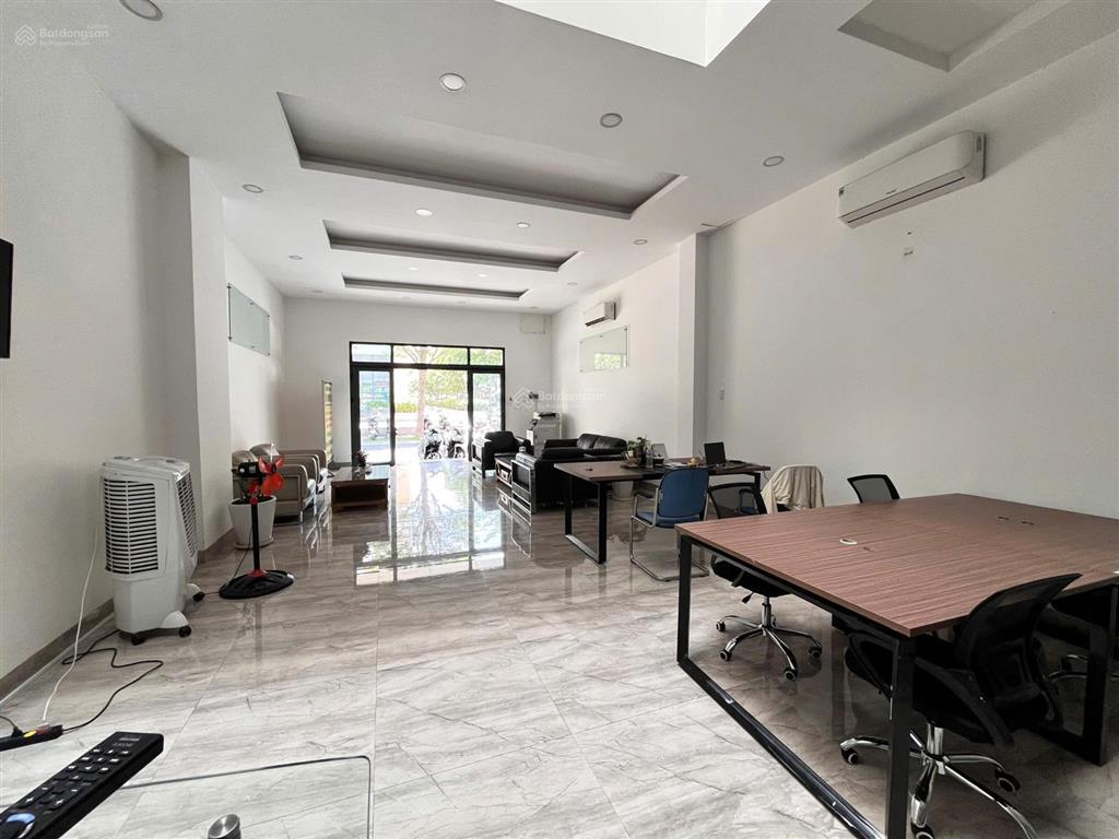 Cho thuê mặt bằng trệt suốt 120m2 giá 20tr/th khu cityland p10 gò vấp