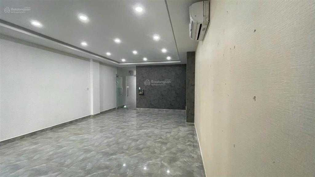 Cho thuê văn phòng rộng giá 7tr5/th có ban công khu cityland p10 gò vấp